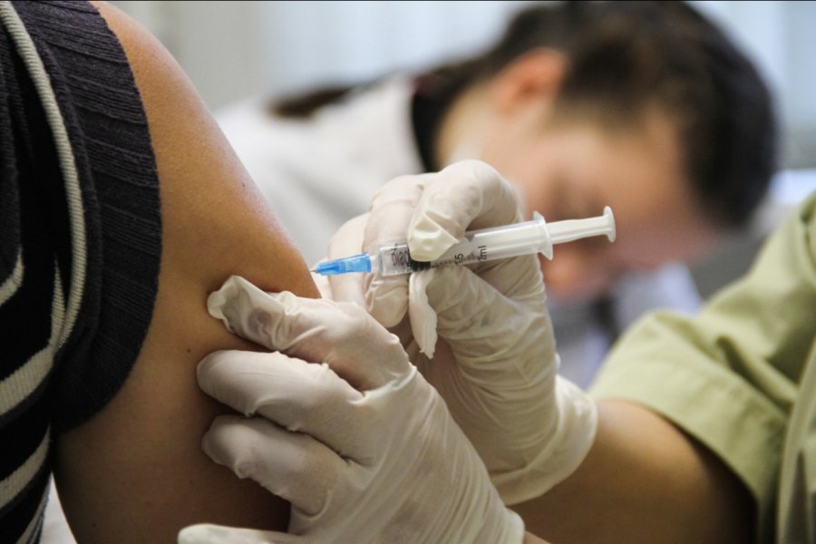 Тысячи людей сообщают о развитии  опухолей после прививок вакциной против ковида 