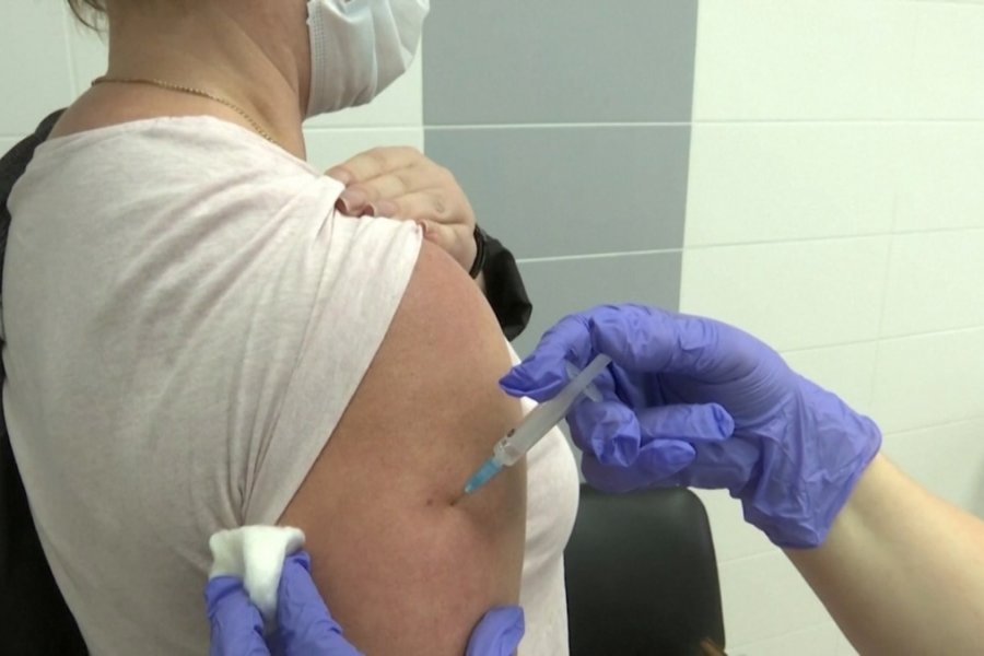 Инфекционист Чеганова рассказала, может ли вакцинация вызывать пневмонию 