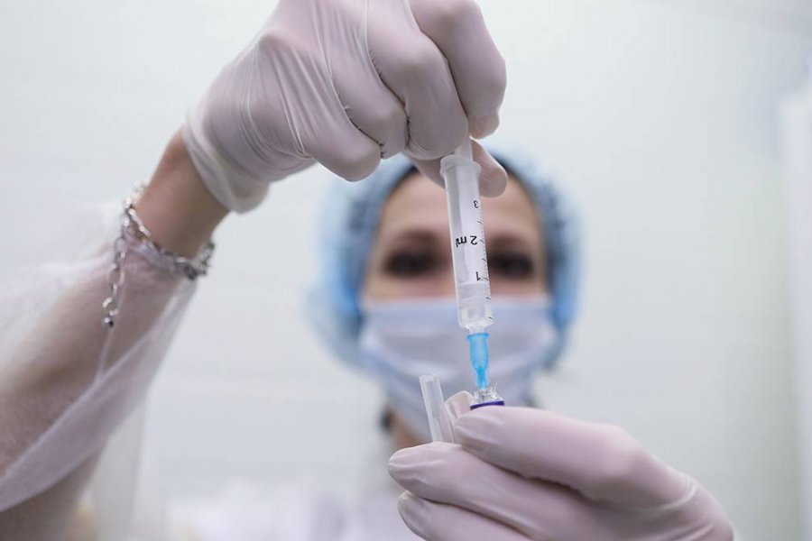 Ученые: вечерняя вакцинация против коронавируса дает более сильный иммунный ответ