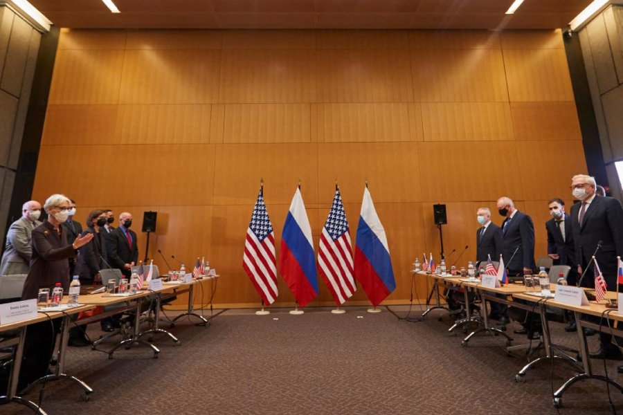 В Sohu заявили, что дипломаты России поставили США в тупик на переговорах в Женеве 10 января 