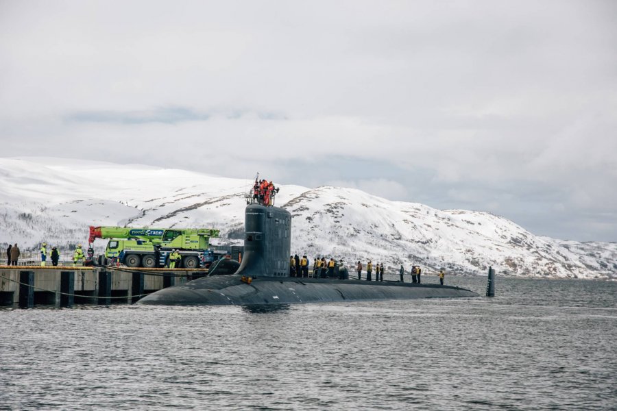 Американская атомная подводная лодка движется в сторону российских границ 
