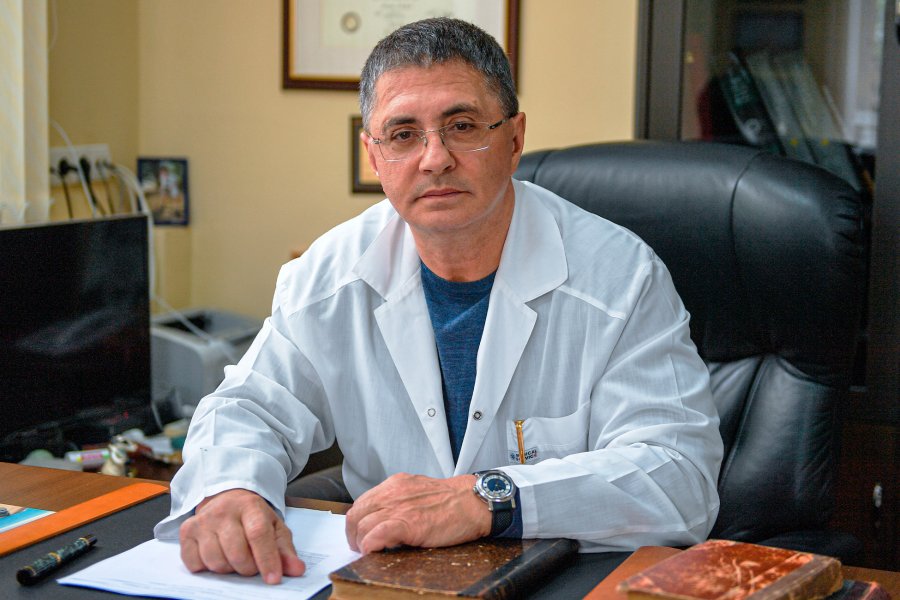 Доктор Мясников раскритиковал противопоказания Минздрава к вакцинации COVID-19