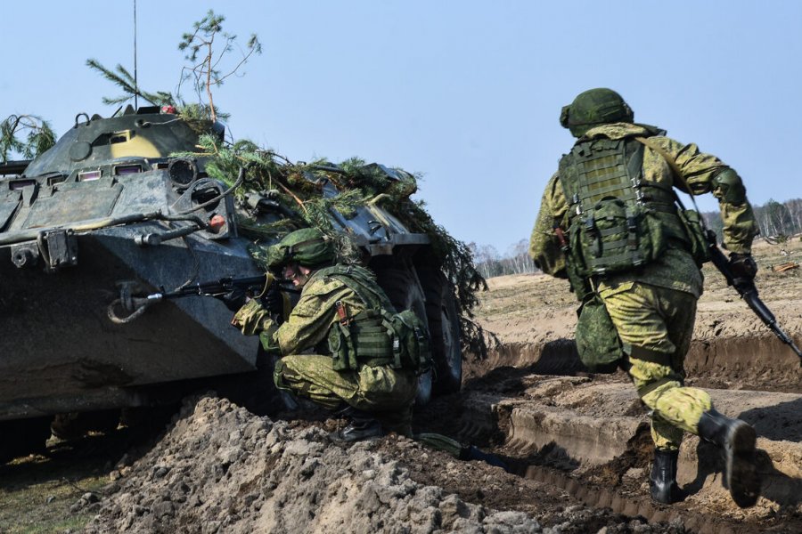 РВ: Военные ВС РФ зачищают опорный пункт ВС Украины 