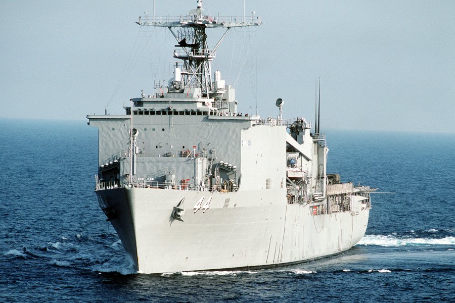Десантные корабли ВМС США с оружием направляются в Балтийское море 