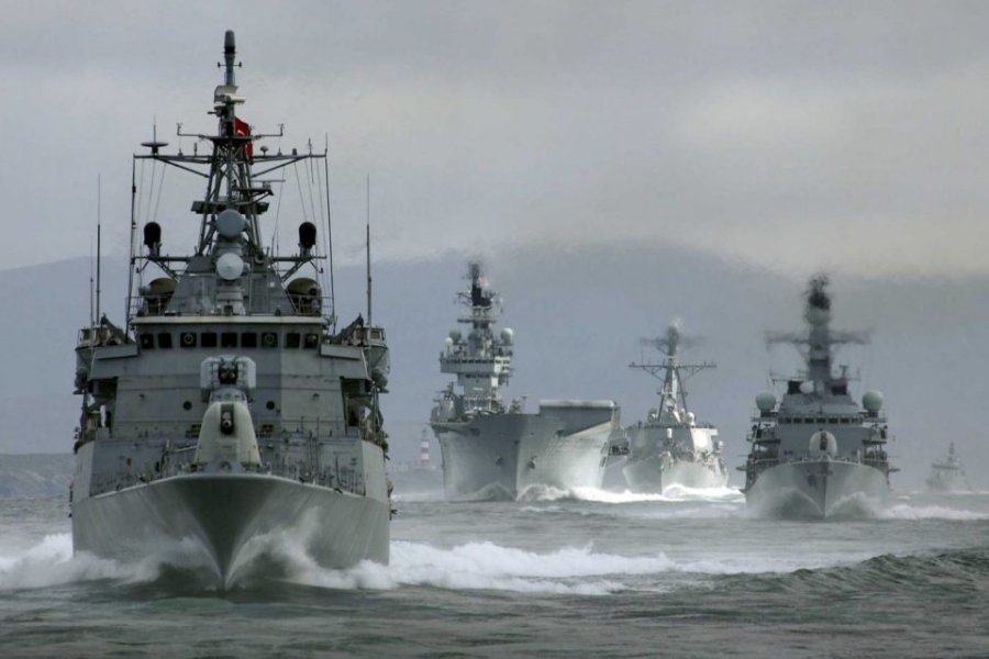 В районе Клайпеды, в 50 км от вод РФ, замечены не менее 10 военных кораблей НАТО