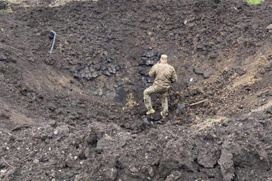 Воронка от ракеты искандер фото