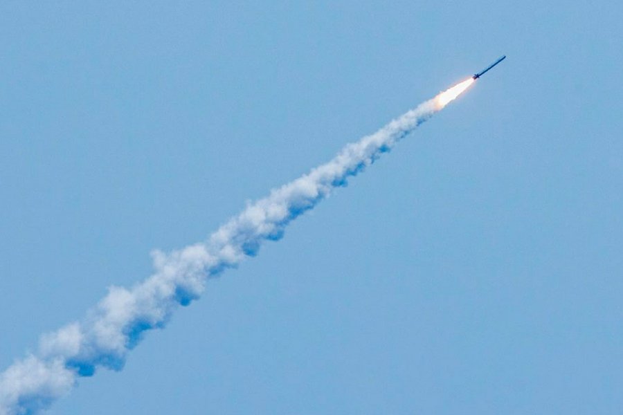 Силы ПВО ВС России сбили группу ракет в небе над Курском