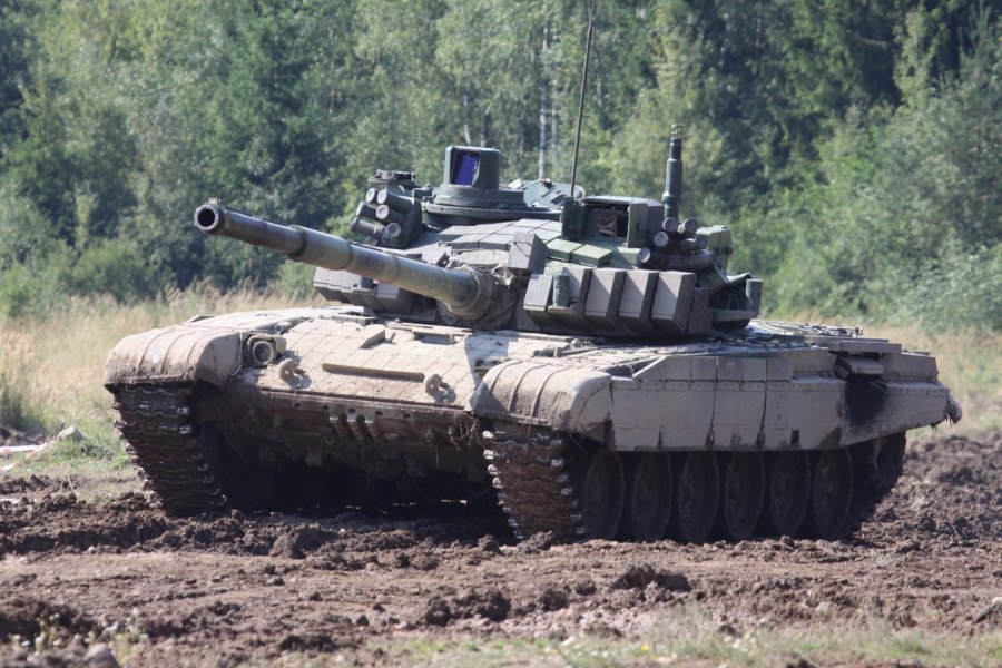 В сторону Херсонской области замечена движущейся колонна из 12 украинских танков Т-72М