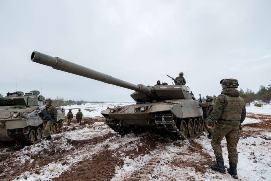 Подоляк сообщил, что Украине необходимы 350-450 западных танков