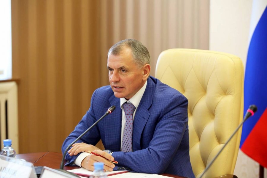 Глава парламента Крыма Константинов предложил составить список сбежавших из России за границу