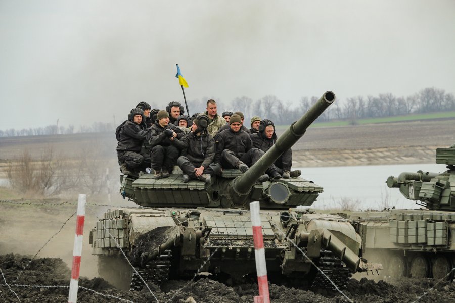 Танк против всу. Танковые войска Украины. Украинские военные на танке. Танковые войска РФ на Украине. Танки на Донбассе.
